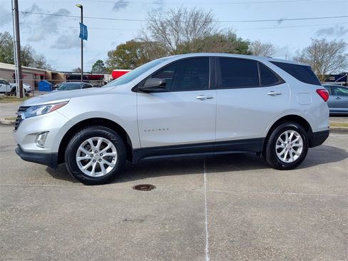 Used 2021 Chevrolet Equinox LS image 3