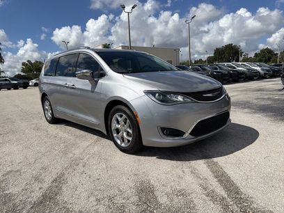 Used 2017 Chrysler Pacifica Limited w/ UConnect Theater Package