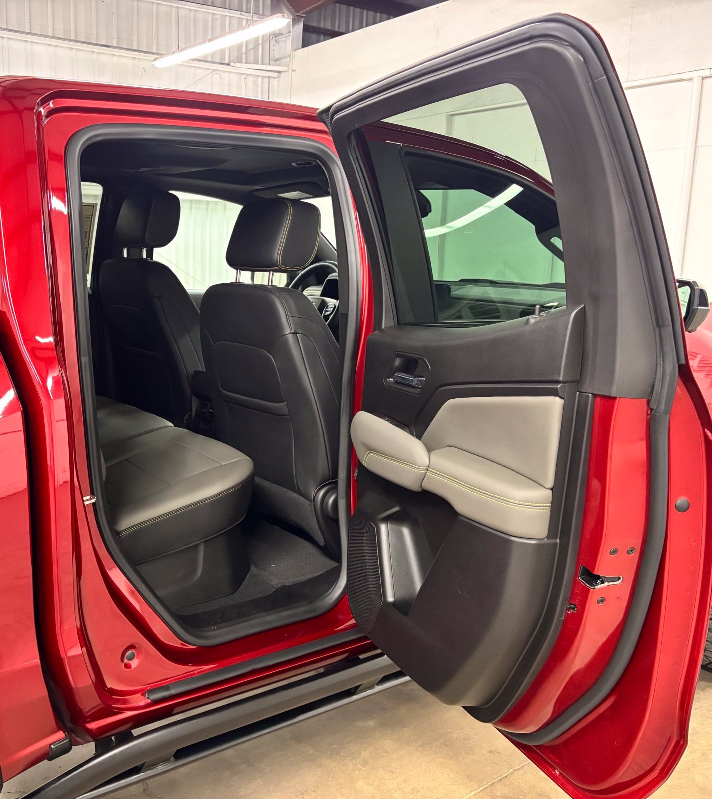 Used 2024 Chevrolet Colorado ZR2 w/ ZR2 Convenience Package III AWD/4WD image 19