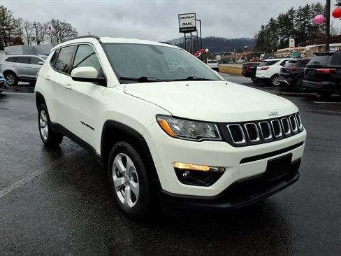 Used 2019 Jeep Compass Latitude w/ Cold Weather Group image 10