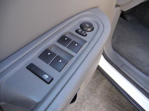 Used 2017 Chevrolet Traverse LT image 16