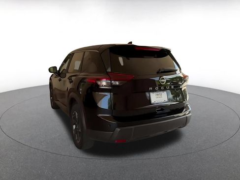 Used 2025 Nissan Rogue SV FWD image 11
