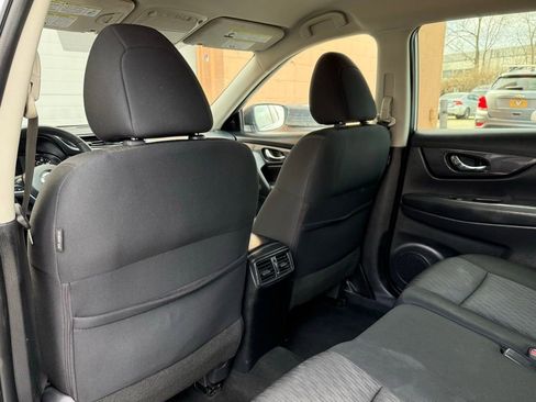Used 2019 Nissan Rogue SV FWD image 15