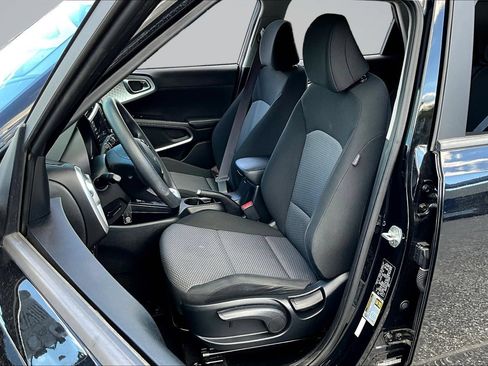 Used 2022 Kia Soul LX FWD image 23