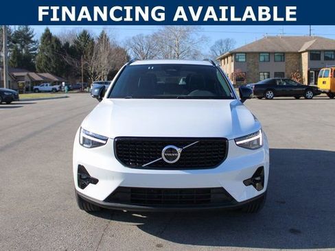 Used 2025 Volvo XC40 B5 Plus image 3