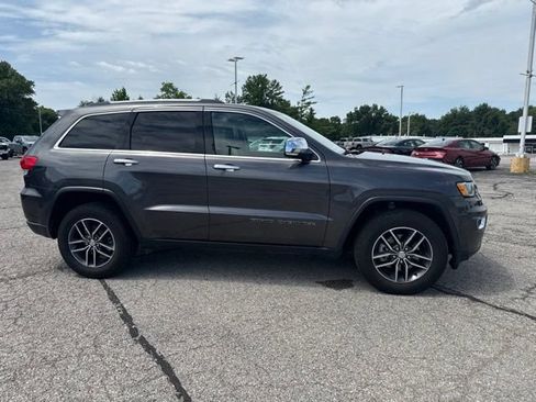 Used 2018 Jeep Grand Cherokee Limited AWD/4WD image 4