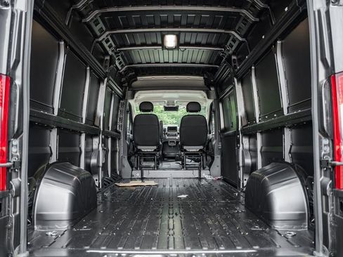 New 2025 RAM ProMaster 3500 w/ Quick Order Package 22G SLT image 9