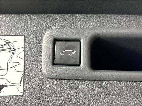 Used 2023 Toyota Highlander Platinum FWD image 42