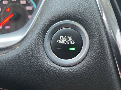 Used 2020 Chevrolet Traverse LT image 30