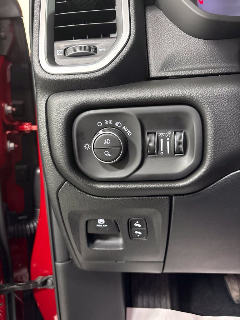 New 2027 RAM 1500 4x4 Crew Cab image 11
