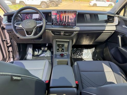 New 2026 Volkswagen Tiguan SE image 25