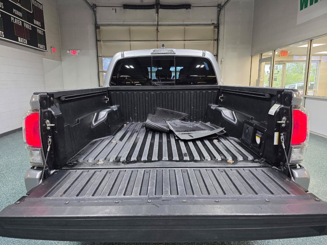 Used 2020 Toyota Tacoma TRD Sport AWD/4WD image 22