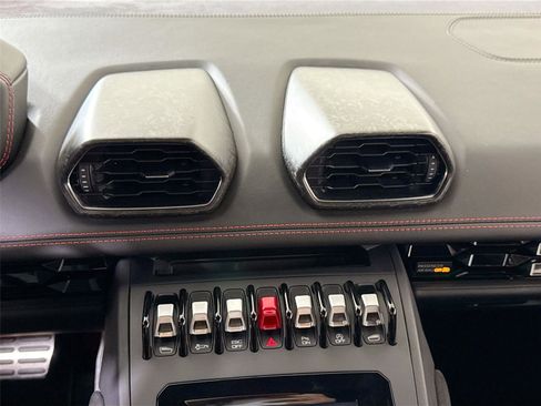 Used 2021 Lamborghini Huracan EVO image 19