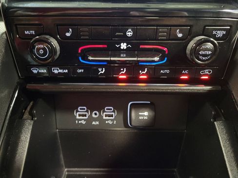 Used 2023 Jeep Grand Cherokee Limited AWD/4WD image 18