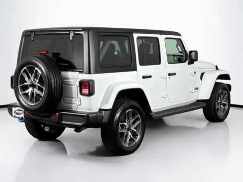 Used 2024 Jeep Wrangler Unlimited w/ Convenience Group AWD/4WD image 15