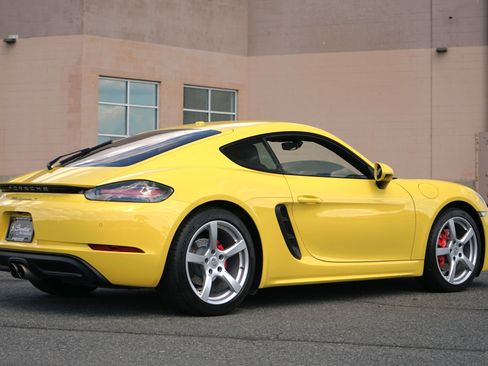 Used 2020 Porsche 718 Cayman S w/ Light Design Package RWD image 4