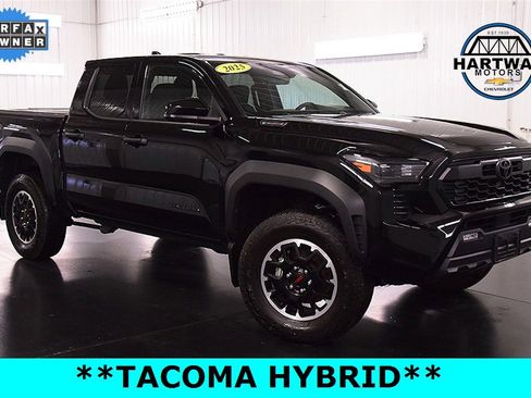 Used 2025 Toyota Tacoma TRD Sport image 1