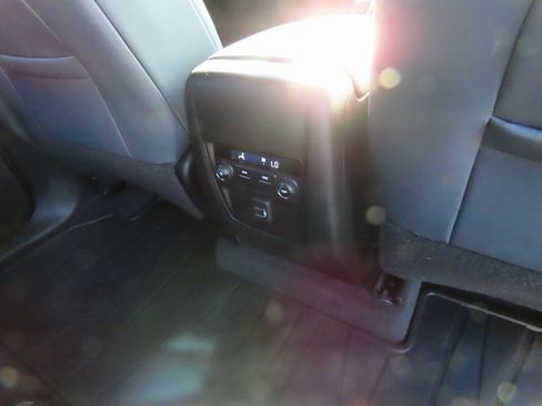 Used 2020 Buick Enclave Essence w/ Sport Touring Edition image 12