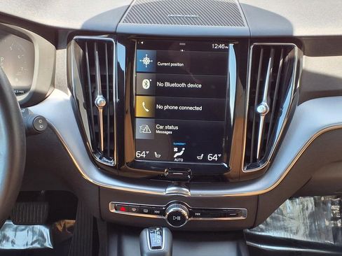 Used 2020 Volvo XC60 T5 Momentum w/ Protection Package Premier AWD/4WD image 15