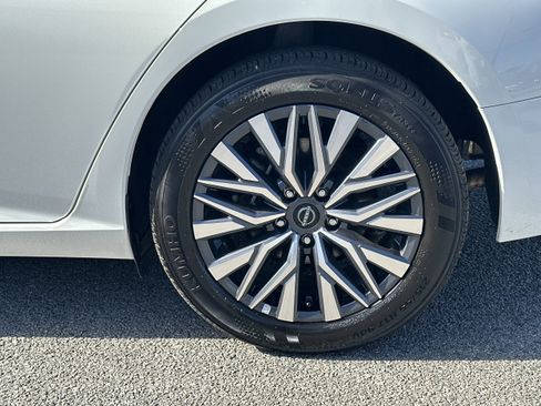 Used 2025 Nissan Altima 2.5 SV image 19