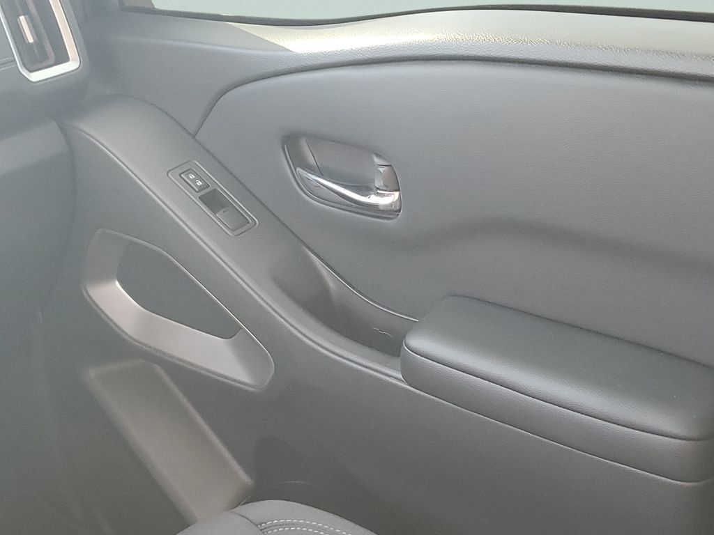 Certified 2025 Nissan Frontier SV RWD image 13