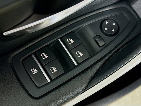 Used 2017 BMW 320i Sedan image 17