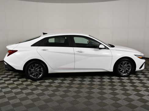 Used 2024 Hyundai Elantra SEL FWD image 5