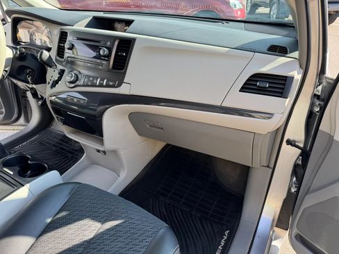 Used 2013 Toyota Sienna SE FWD image 24