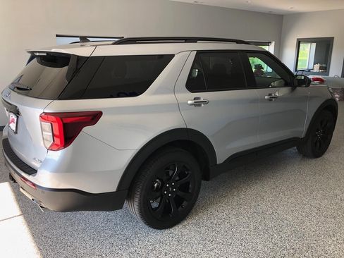 Used 2023 Ford Explorer ST-Line w/ Class IV Trailer Tow Package AWD/4WD image 4