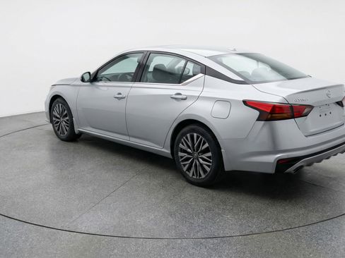 Used 2025 Nissan Altima 2.5 SV FWD image 6