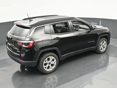 Used 2025 Jeep Compass Latitude image 42