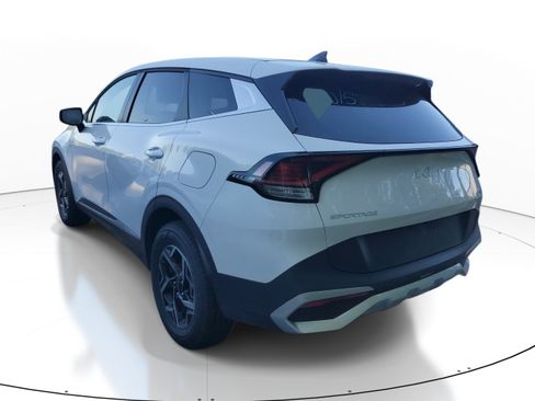 Used 2025 Kia Sportage LX image 8