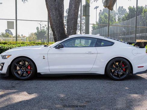 Used 2022 Ford Mustang Shelby GT500 w/ Carbon Fiber Track Pack image 3