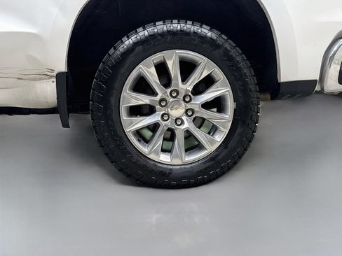 Used 2022 Chevrolet Silverado 1500 LTZ AWD/4WD image 35