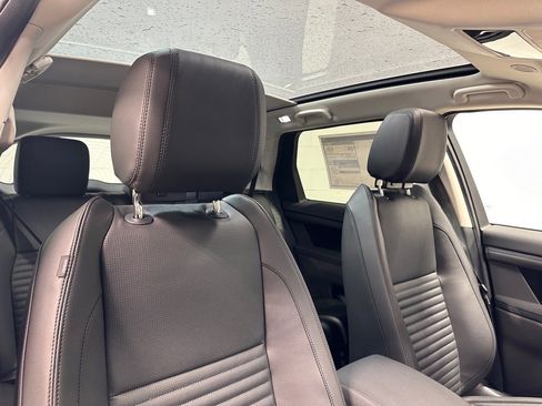 New 2025 Land Rover Discovery Sport S image 28