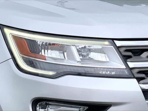 Used 2018 Ford Explorer XLT w/ Equipment Group 202A FWD image 24