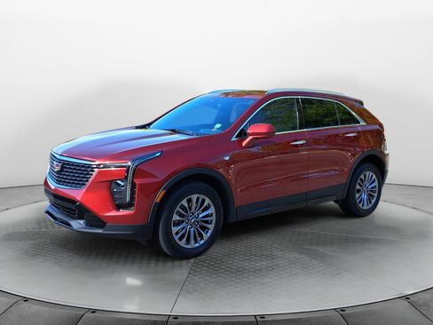 Used 2025 Cadillac XT4 Premium Luxury w/ Cold Weather Package FWD image 3
