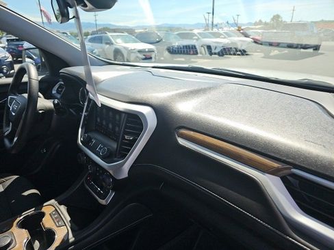 Used 2023 GMC Acadia SLE image 25