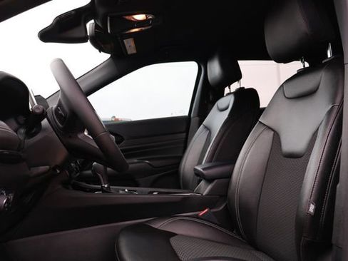 Used 2024 Jeep Compass Latitude image 8