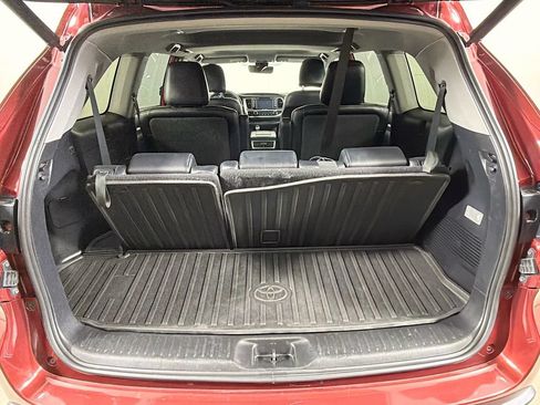Used 2019 Toyota Highlander SE w/ Nightshade Edition AWD/4WD image 24