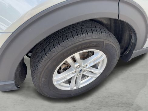 Used 2023 Ford Explorer XLT AWD/4WD image 7