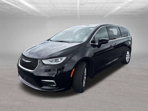 Used 2025 Chrysler Pacifica Select FWD image 47