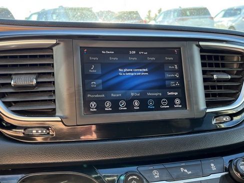 Used 2019 Chrysler Pacifica Touring image 47