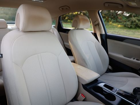 Used 2015 Hyundai Sonata SE image 16