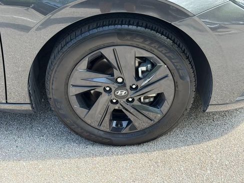 Used 2023 Hyundai Elantra SEL FWD image 10