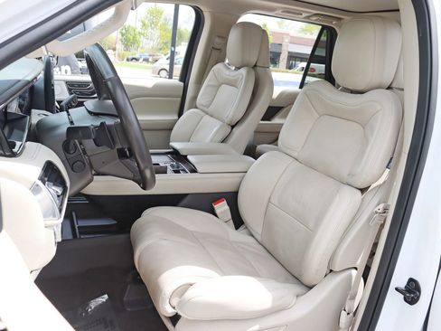 Used 2020 Lincoln Navigator L Reserve w/ Luxury Package AWD/4WD image 32