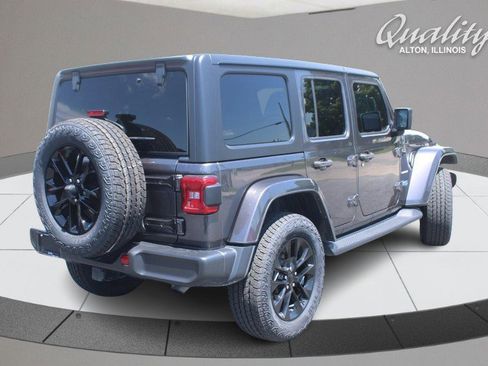 Used 2022 Jeep Wrangler Unlimited Sahara w/ Cold Weather Group image 4
