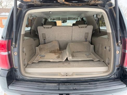 Used 2018 Chevrolet Suburban LT image 36