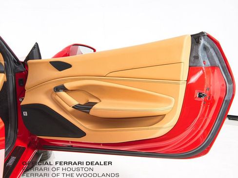 Used 2021 Ferrari F8 Tributo RWD image 22
