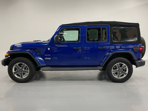 Used 2018 Jeep Wrangler Unlimited Sahara image 2